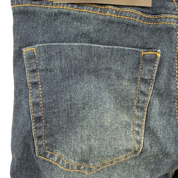 NEW Dollhouse Bermuda Shorts Size 3 / 4 Dark Wash Denim Frayed Jean Shorts NWT - Picture 4 of 9